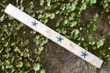 Load image into Gallery viewer, Λαμπάδα βάπτισης  με μπλε αστερίες και κοχύλια