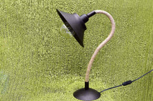 Load image into Gallery viewer, Επιτραπέζιο φωτιστικό μεταλλικό με σχοινί και μεταλλικό καπέλο