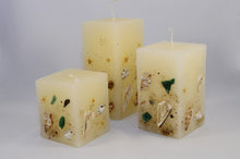 Load image into Gallery viewer, Κεριά χειροποίητα με θαλασσινή διακόσμηση, (σετ 3 τεμάχια).