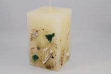 Load image into Gallery viewer, Κερί  ορθογώνιο χειροποίητο,  με κοχύλια και αστερίες