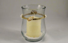 Load image into Gallery viewer, Γυάλινο βάζο με κερί και κοχύλια