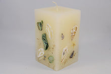 Load image into Gallery viewer, Κερί  ορθογώνιο χειροποίητο,  με κοχύλια και αστερίες