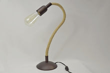 Load image into Gallery viewer, Επιτραπέζιο φωτιστικό μεταλλικό με σχοινί