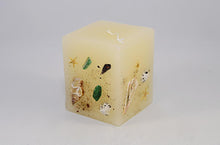 Load image into Gallery viewer, Κερί ορθογώνιο χειροποίητο με κοχύλια και αστερίες