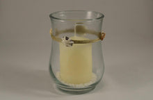 Load image into Gallery viewer, Γυάλινο βάζο με κερί και κοχύλια