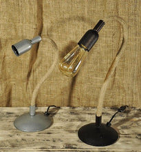 Load image into Gallery viewer, Επιτραπέζιο φωτιστικό μεταλλικό με σχοινί