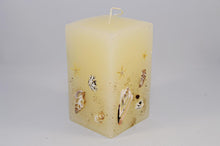 Load image into Gallery viewer, Κερί  ορθογώνιο χειροποίητο,  με κοχύλια και αστερίες