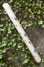 Load image into Gallery viewer, Λαμπάδα βάπτισης  με μπλε αστερίες και κοχύλια