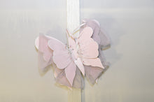 Load image into Gallery viewer, Λαμπάδα βάπτισης με πεταλούδα ροζ