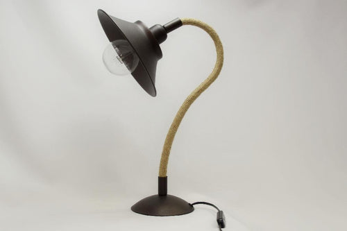 Επιτραπέζιο φωτιστικό μεταλλικό με σχοινί και μεταλλικό καπέλο